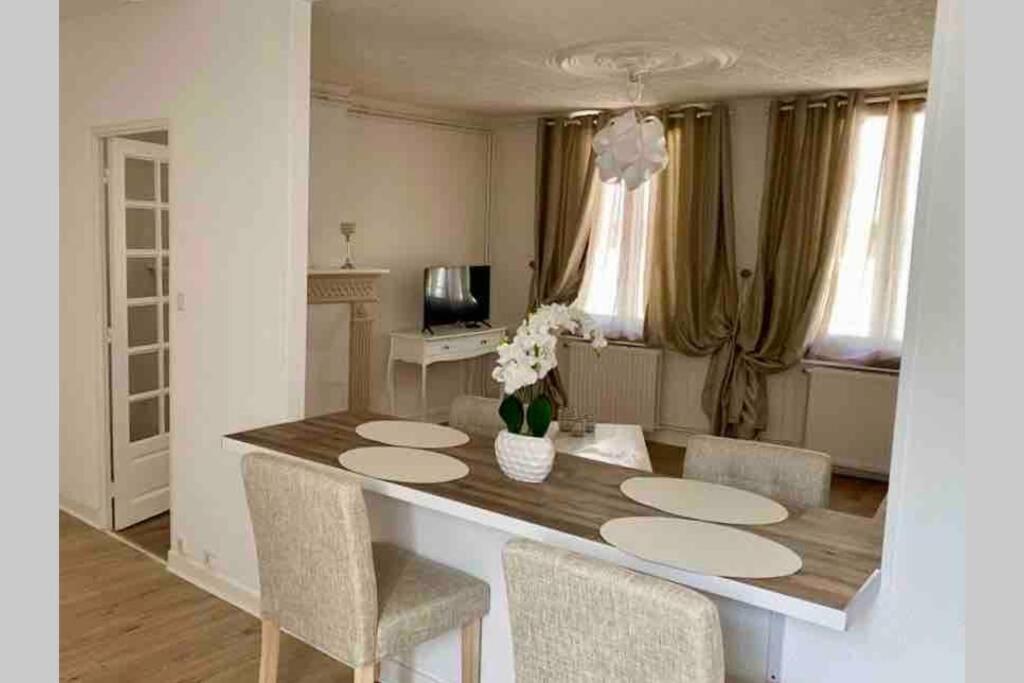Le Roi Apartment Avranches Bagian luar foto